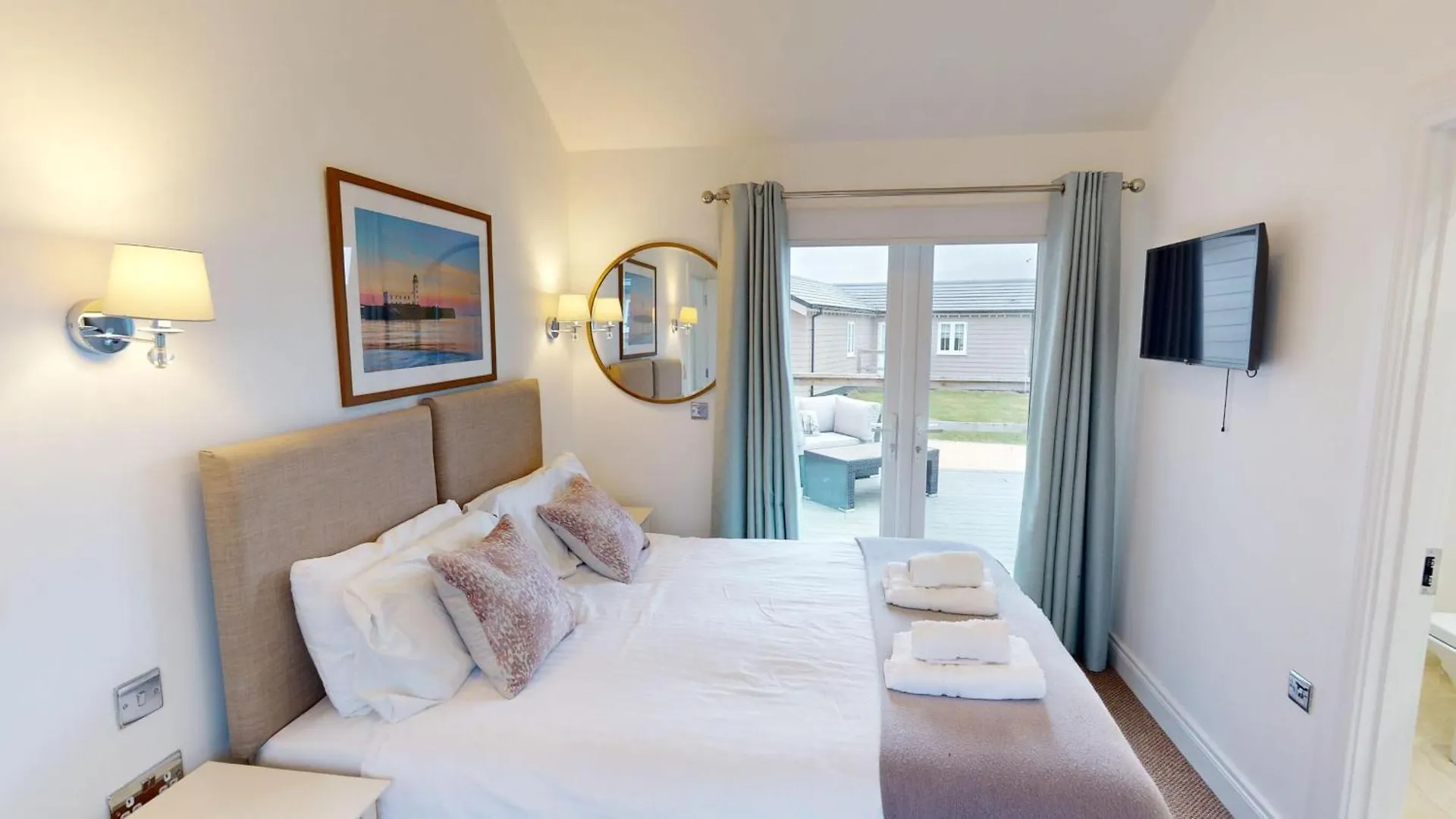 Prospect Lodge At The Bay Filey, Sleeps Up To 6, And 2 Dogs Stay For Free! Filey