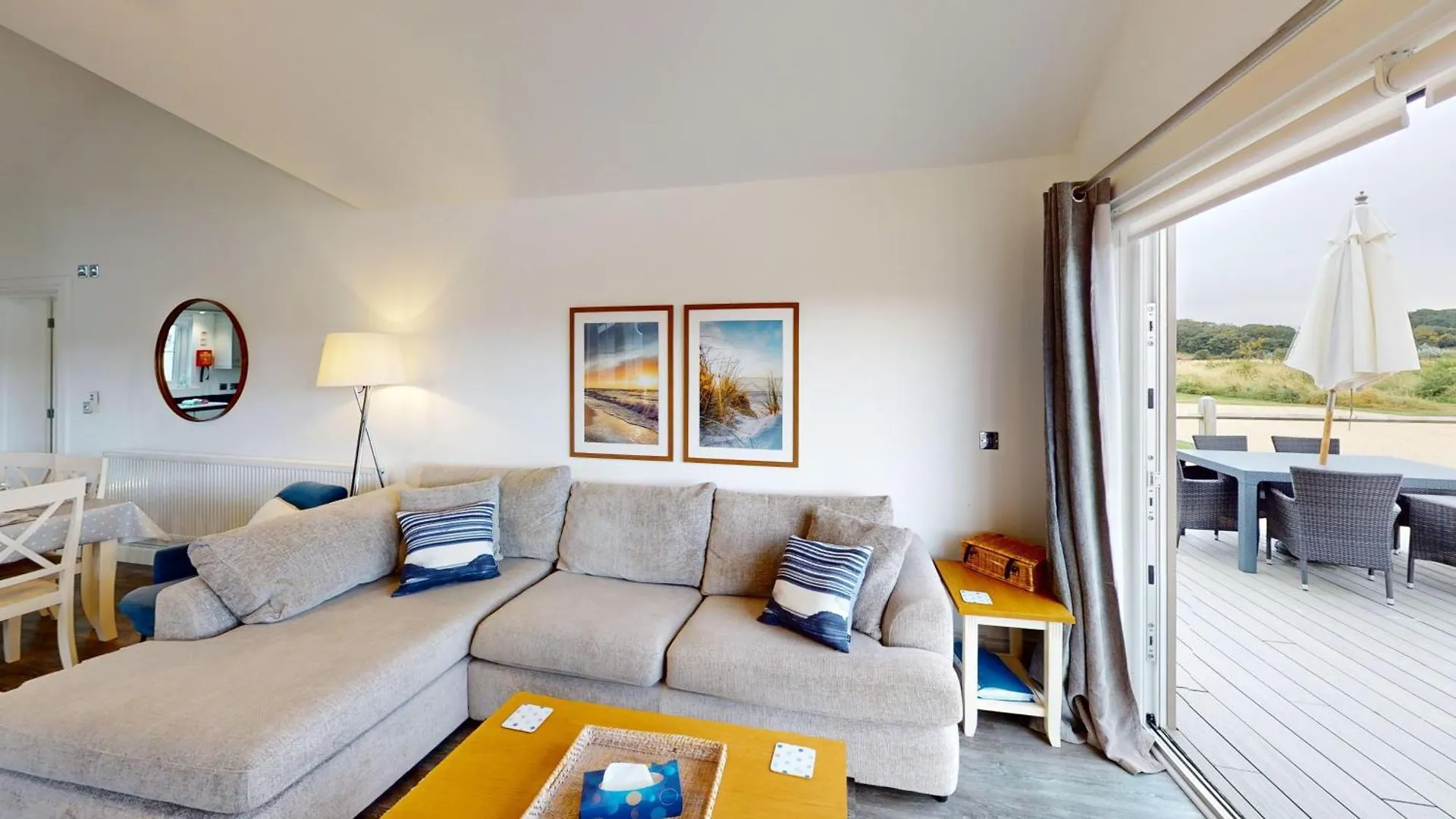 Prospect Lodge At The Bay Filey, Sleeps Up To 6, And 2 Dogs Stay For Free!
